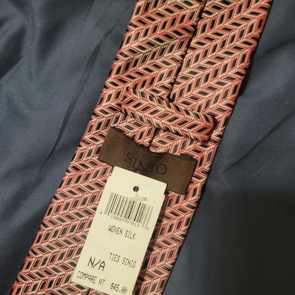 Sinio silk tie New with Tags - Picture 3 of 3